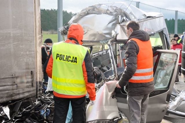 Sześć osób zginęło w wypadku busa w Lubuskiem. Fot. KWP w Gorzowie Wlkp. Sześć osób zginęło w wypadku busa na S3