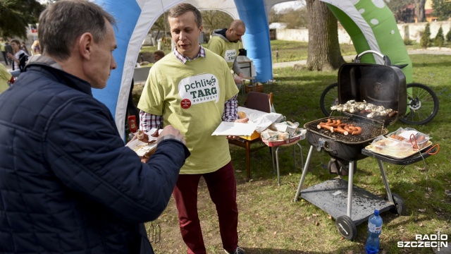 Pchli targ w szczecińskich Podjuchach. Fot. Jarosław Gaszyński [Radio Szczecin] Pchli targ dla potrzebujących [WIDEO, ZDJĘCIA]