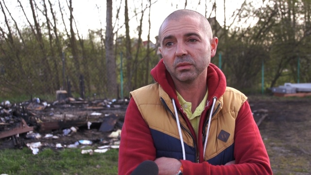 Właściciel zakładu kamieniarskiego wyznaczył pięć tysięcy złotych nagrody za informacje, które okażą się przydatne w ustaleniu sprawcy. Fot. Tomasz Gontarz Ktoś spalił biuro i zniszczył nagrobki w zakładzie kamieniarskim [WIDEO, ZDJĘCIA]