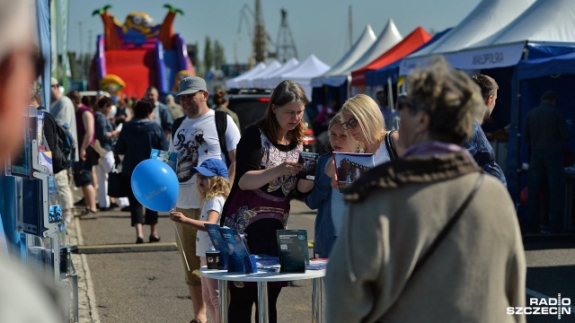 Piknik nad Odrą. Fot. Łukasz Szełemej [Radio Szczecin] Szczecinianie tłumnie odwiedzają Piknik nad Odrą [WIDEO, ZDJĘCIA]