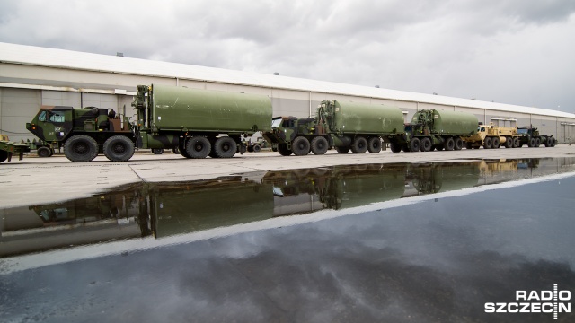 Akcja wyładunkowa amerykańskiego transportowca Independence II. Fot. Konrad Nowak [Radio Szczecin] Trwa wielka wojskowa akcja wyładunkowa [WIDEO, ZDJĘCIA]
