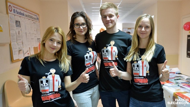 W Szczecinie rozpoczęła się "Wampiriada". Fot. Łukasz Szełemej [Radio Szczecin] Studenci i licealiści przelewają krew. Ruszyła Wampiriada [ZDJĘCIA]