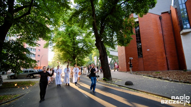 Pierwsza akademicka procesja w Szczecinie. Fot. Konrad Nowak [Radio Szczecin] Studencka procesja u dominikanów [ZDJĘCIA]