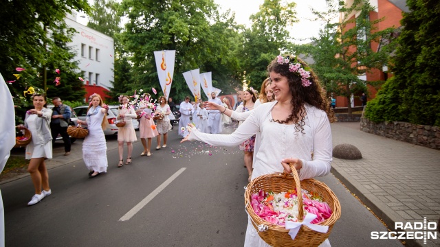 Pierwsza akademicka procesja w Szczecinie. Fot. Konrad Nowak [Radio Szczecin] Studencka procesja u dominikanów [ZDJĘCIA]