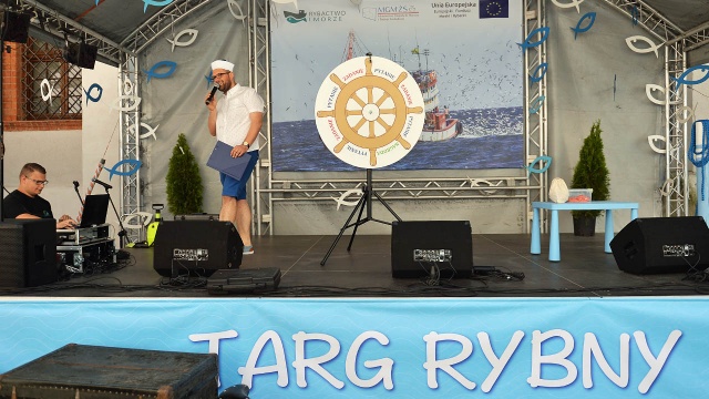 Targ rybny w Szczecinie. Fot. Łukasz Szełemej [Radio Szczecin] Targ rybny ze skromnym zainteresowaniem [ZDJĘCIA]