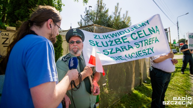Celnicy protestują w Lubieszynie. Fot. Konrad Nowak [Radio Szczecin] Celnicy protestowali w Lubieszynie [WIDEO, ZDJĘCIA]