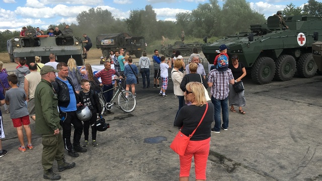 Zlot pojazdów militarnych "Czerwone Lotnisko". Fot. Wojciech Zagaj [Radio Szczecin] Zlot pojazdów militarnych "Czerwone Lotnisko" [ZDJĘCIA]