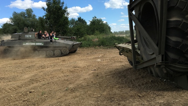 Zlot pojazdów militarnych "Czerwone Lotnisko". Fot. Wojciech Zagaj [Radio Szczecin] Zlot pojazdów militarnych "Czerwone Lotnisko" [ZDJĘCIA]