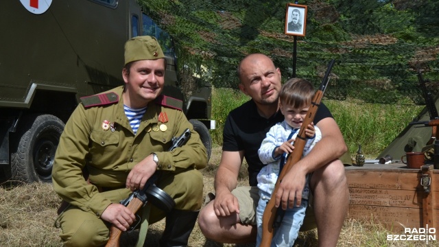 Wojskowe samoloty i czołgi opanowały Kołobrzeg. Nad Bałtykiem rozpoczął się Zlot Zimnowojenny. Fot. Przemysław Polanin [Radio Szczecin] Zimna wojna w Kołobrzegu. Czołgi w mieście [ZDJĘCIA]
