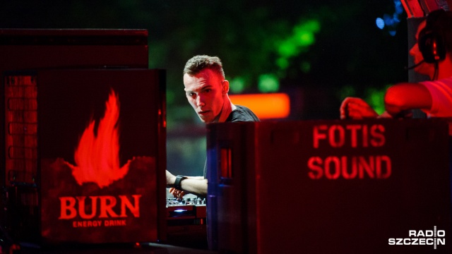Tom Swoon, Sunrise Festival 2016 w Kołobrzegu. Fot. Konrad Nowak [Radio Szczecin] Sunrise Festival 2016 wystartował [WIDEO, DUŻO ZDJĘĆ]