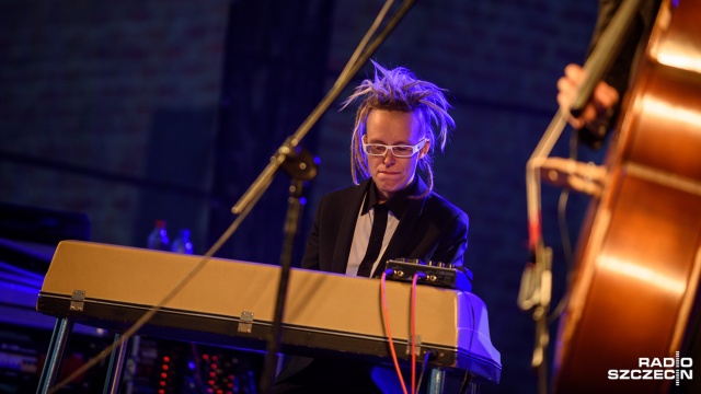Wojtek Mazolewski Quintet wystąpił na dziedzińcu Zamku Książąt Pomorskich. Fot. Konrad Nowak [Radio Szczecin] Wojtek Mazolewski na Zamku. "Muzyków poniosło" [ZDJĘCIA]