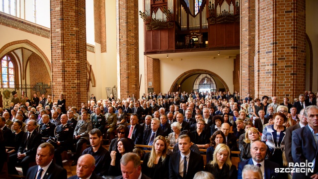 Uroczystości pogrzebowe Piotra Jani w szczecińskiej katedrze. Fot. Konrad Nowak [Radio Szczecin] Uroczystości pogrzebowe Piotra Jani w szczecińskiej katedrze [WIDEO, DUŻO ZDJĘĆ]