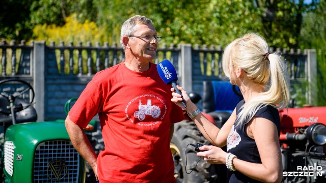 Traktory ze "stajni" Jerzego Rąpały. Fot. Konrad Nowak [Radio Szczecin] Ciągniki rolnicze - pasja pana Jerzego [WIDEO, ZDJĘCIA]