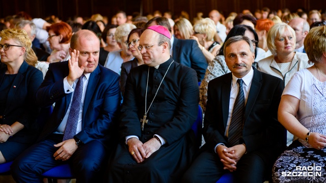 Uroczysta wojewódzka i miejska inauguracja roku szkolnego odbyła się w II LO im. Mieszka I. Fot. Konrad Nowak [Radio Szczecin] Zmiany w edukacji. "Zrobimy to wspólnie i bez chaosu" [WIDEO, ZDJĘCIA]