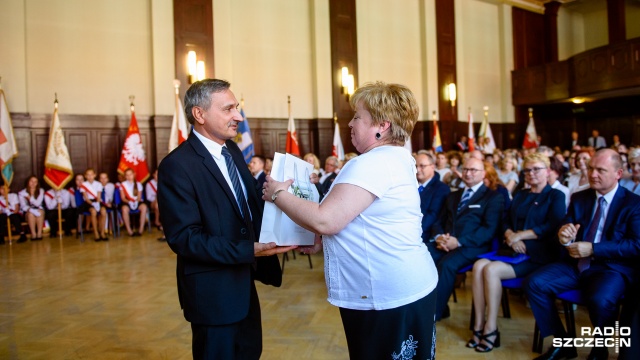 Uroczysta wojewódzka i miejska inauguracja roku szkolnego odbyła się w II LO im. Mieszka I. Fot. Konrad Nowak [Radio Szczecin] Zmiany w edukacji. "Zrobimy to wspólnie i bez chaosu" [WIDEO, ZDJĘCIA]
