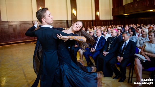 Uroczysta wojewódzka i miejska inauguracja roku szkolnego odbyła się w II LO im. Mieszka I. Fot. Konrad Nowak [Radio Szczecin] Zmiany w edukacji. "Zrobimy to wspólnie i bez chaosu" [WIDEO, ZDJĘCIA]