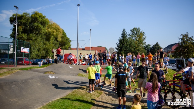 Amatorzy ekstremalnej jazdy na rowerze czy rolkach mają swoje miejsce w Goleniowie. Fot. Konrad Nowak [Radio Szczecin] Ekstremalne emocje w Goleniowie [ZDJĘCIA]