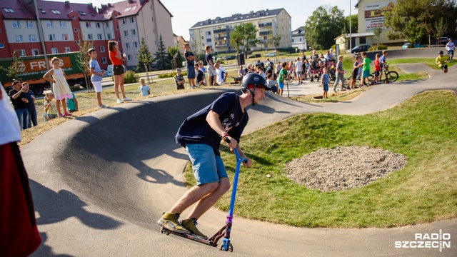 Amatorzy ekstremalnej jazdy na rowerze czy rolkach mają swoje miejsce w Goleniowie. Fot. Konrad Nowak [Radio Szczecin] Ekstremalne emocje w Goleniowie [ZDJĘCIA]