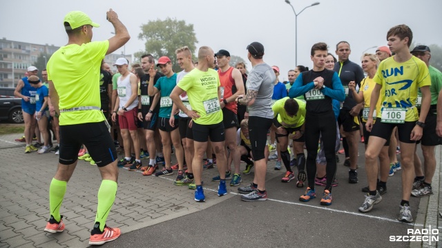 44. Bieg Transgraniczny "Doliną Dolnej Odry". Fot. Olaf Nowicki [Radio Szczecin] Ruszyli na trasę, aby uczcić Dzień Jedności Niemiec [WIDEO, ZDJĘCIA]