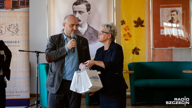 "Młodzieży czytanie" w szczecińskiej Książnicy Pomorskiej. Prezes Radia Szczecin, Artur Kubaj. Fot. Konrad Nowak [Radio Szczecin] Margaret i inni goście czytali Sienkiewicza [ZDJĘCIA]