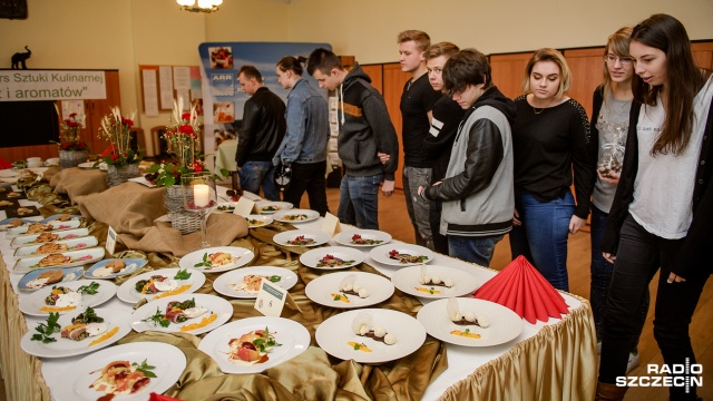 VII Wojewódzki Konkurs Sztuki Kulinarnej "Smaki Pomorza". Fot. Konrad Nowak [Radio Szczecin] Uczniowie podążyli "Szlakiem Zbóż i Aromatów" [WIDEO, ZDJĘCIA]