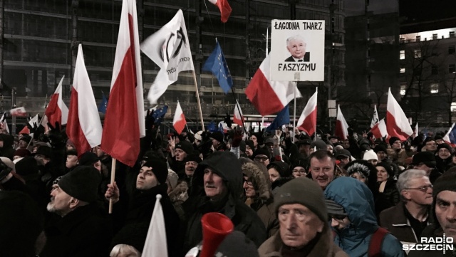 Demonstracje na ulicach Warszawy. Fot. Łukasz Szełemej [Radio Szczecin] Demonstracje na ulicach Warszawy
