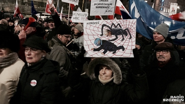 Demonstracje na ulicach Warszawy. Fot. Łukasz Szełemej [Radio Szczecin] Demonstracje na ulicach Warszawy