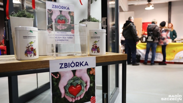 Jarmark Świąteczny w Starej Rzeźni. Fot. Weronika Łyczywek [Radio Szczecin] Pysznie i świątecznie w Starej Rzeźni [ZDJĘCIA]