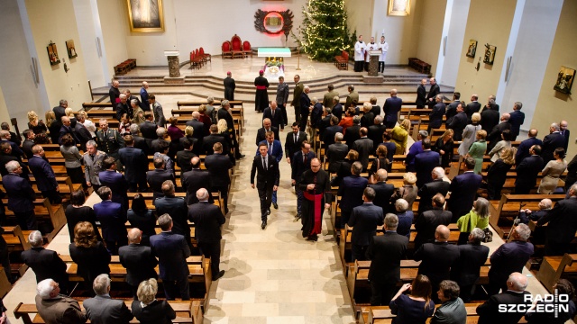 Wigilię dla przedstawicieli władz wojewódzkich i samorządowych zorganizowała Kuria Metropolitalna. Fot. Konrad Nowak [Radio Szczecin] Wigilia polityków i samorządowców u arcybiskupa [WIDEO, ZDJĘCIA]