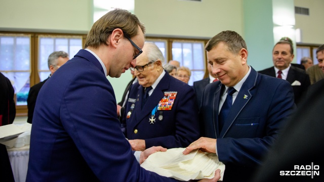 Wigilię dla przedstawicieli władz wojewódzkich i samorządowych zorganizowała Kuria Metropolitalna. Fot. Konrad Nowak [Radio Szczecin] Wigilia polityków i samorządowców u arcybiskupa [WIDEO, ZDJĘCIA]