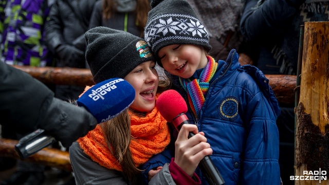 Żywa szopka przed Sanktuarium Najświętszego Serca Pana Jezusa mówią Szczecinianie. Fot. Olaf Nowicki [Radio Szczecin] 20-letnia tradycja kolędowania w centrum Szczecina [WIDEO, ZDJĘCIA]