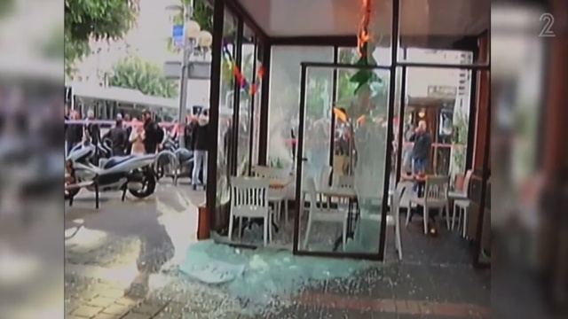 Nieznany napastnik otworzył ogień przed centrum handlowym w Tel Awiwie w Izraelu. Dwie osoby zginęły, a kolejnych sześć zostało rannych. Dziennik Times of Israel podaje, że sprawca nadal jest na wolności.