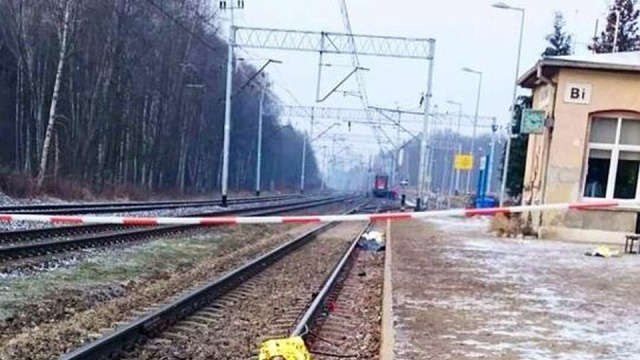 Około południa pociąg Intercity jadący z Warszawy do Szczecina potrącił śmiertelnie mężczyznę. Do wypadku doszło na przejeździe kolejowym w Bierzwniku w powiecie choszczeńskim.