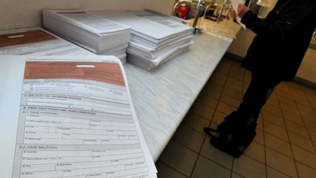 Jeżeli chcemy uniknąć rozliczania się z fiskusem, możemy zobowiązać do tego pracodawcę. Trzeba się jednak pospieszyć. Ustawowy termin zgłoszenia takiego zobowiązania upływa 10 stycznia.