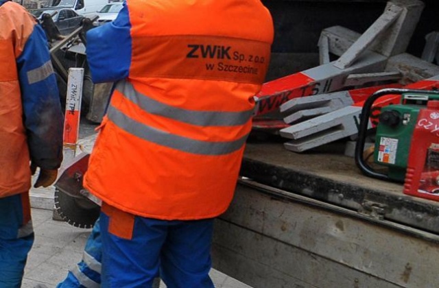 Ekipa Zakładu Wodociągów i Kanalizacji pojechała na miejsce, czyli w rejon skrzyżowania ulic Żołnierskiej i Wernyhory w Szczecinie.