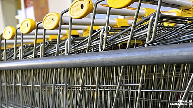 Portal biznes.pl na podstawie danych Głównego Urzędu Statystycznego opublikował dane o liczbie super i hipermarketów oraz domów towarowych i handlowych w całej Polsce.