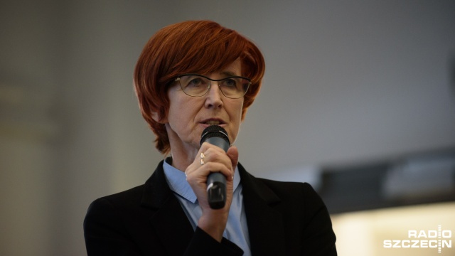 Jak w szczegółach będzie działał rządowy program 500 plus O to głównie pytali samorządowcy, pracownicy opieki społecznej, którzy spotkali się w Szczecinie z Elżbietą Rafalską - minister rodziny, pracy i polityki społecznej.