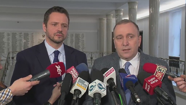 Nie milkną krajowe echa wtorkowej debaty w europarlamencie. Głos w Sejmie zabrali krajowi posłowie PO.