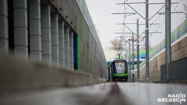 Pierwsza na trasę wyruszyła z Dworca Niebuszewo zawieszona na ponad trzy tygodnie tramwajowa dwójka. Później ruszyła ósemka. Obie linie ponownie połączyły Niebuszewo i Gumieńce z pętlą Turkusowa na prawobrzeżu Szczecina.