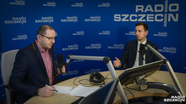 Stawka godzinowa powinna być wyższa niż proponuje PiS i wynosić 15 zł - taki projekt zgłosi PSL - zapowiedział w Radiu Szczecin szef Stronnictwa i były minister pracy.