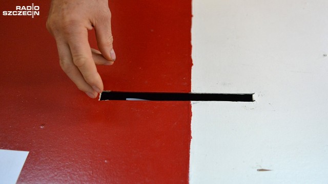 30 procent Polaków wybrałoby Prawo i Sprawiedliwość, gdyby teraz odbywały się wybory - wynika z sondażu przygotowanego przez pracownię IBRiS na zlecenie Onetu.