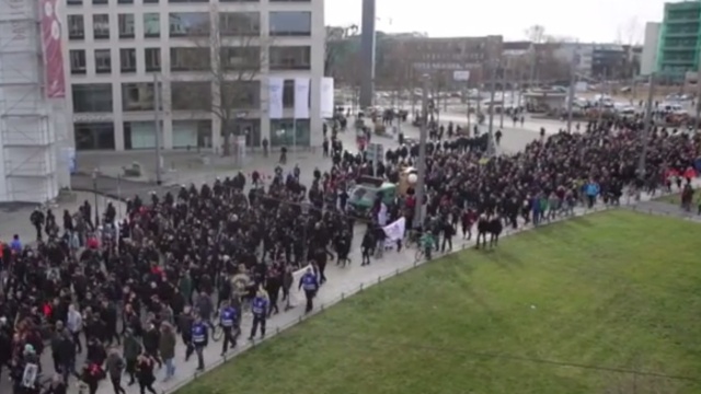 Antyimigranckie i proimigranckie manifestacje odbyły się na ulicach miast w Polsce i Niemczech.