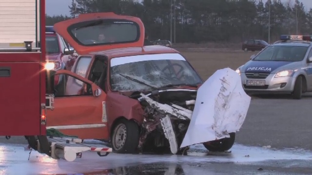 Pięć osób zostało rannych w Pile, kiedy na płycie lotniska zderzyły się dwa auta: Renault Megane i Fiat Seicento. Jeden z nich wjechał w tłum widzów.