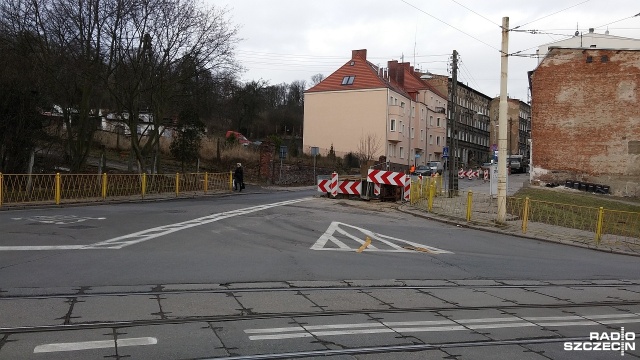 Poważne utrudnienia dla kierowców jadących przez północne dzielnice Szczecina. Na zlecenie Zakładu Wodociągów i Kanalizacji rozpoczęły się prace na Golęcinie i Stołczynie.
