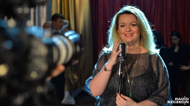 Teledysk w lokalnej dyskotece do kawałka jakiego jeszcze w Polsce nie było kręcą muzycy ze Szczecina. Dj JeepCee i producent Pete Berg oraz wokalistka Katarzyna Buja - finalistka Must Be The Music - stworzyli utwór w klimacie UK garage i house. Kasia napisała tekst i melodię do bitu chłopaków.