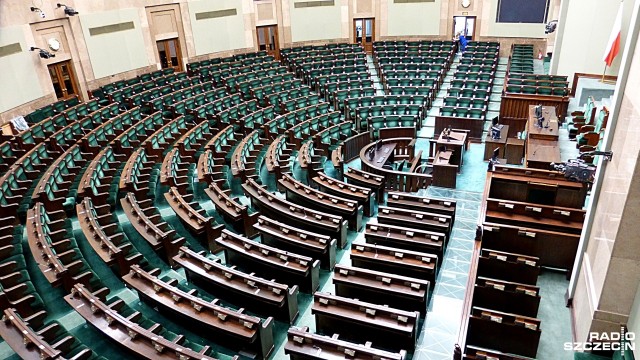 Zachodniopomorscy politycy Prawa i Sprawiedliwości murem za, zgodnie wstrzymali się za to działacze Platformy Obywatelskiej - tak głosowali posłowie z Zachodniopomorskiego w sprawie programu Rodzina 500.