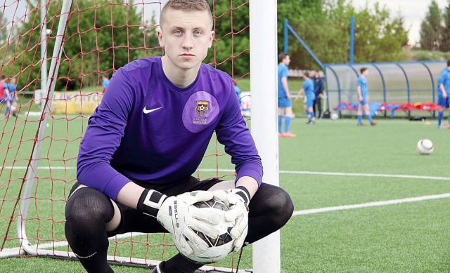 Mierzący prawie dwa metry wzrostu Marcin Bułka może zostać pierwszym Polakiem w piłkarskim klubie FC Barcelona. Jak podaje portal Sport.pl, 17-letni bramkarz będzie testowany w stolicy Katalonii.