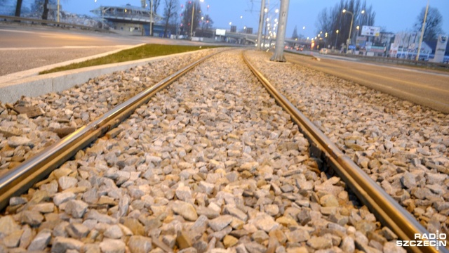 Mikroskopijne pęknięcia były przyczyną awarii na trasie szczecińskiego szybkiego tramwaju. To wnioski z ekspertyzy przeprowadzonej po tym, jak kilka tygodni temu na jej trasie zaczęły pękać szyny.