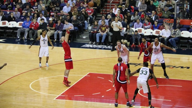 W lidze NBA zespół Marcina Gortata Washington Wizards pewnie pokonał Utah Jazz. Klub Polaka zacięcie walczy, aby w kwietniu na koniec sezonu znaleźć się w pierwszej ósemce tabeli konferencji wschodniej i awansować do play-offs.