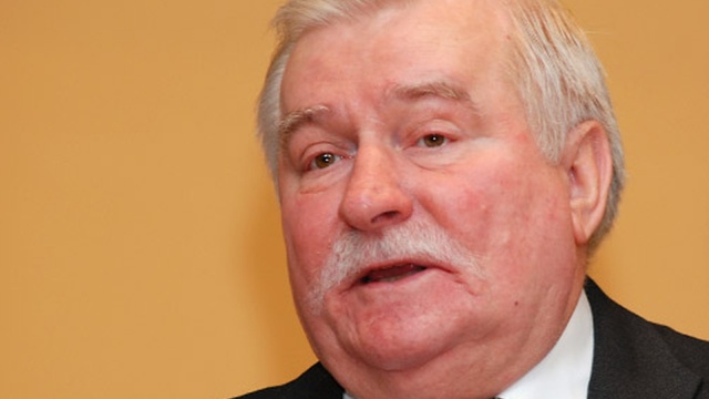 Zamieszanie związane z dokumentami wskazującymi na współpracę Lecha Wałęsy z SB szeroko komentują media na całym świecie.